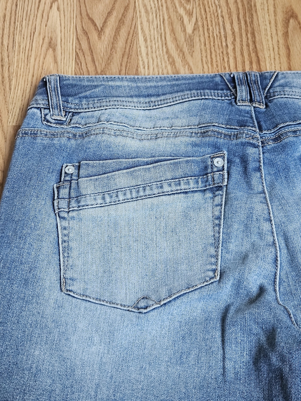​Democracy "Ab" Technology Distressed Embellished Skinny Jeans - Size 10 - Picture 14 of 16